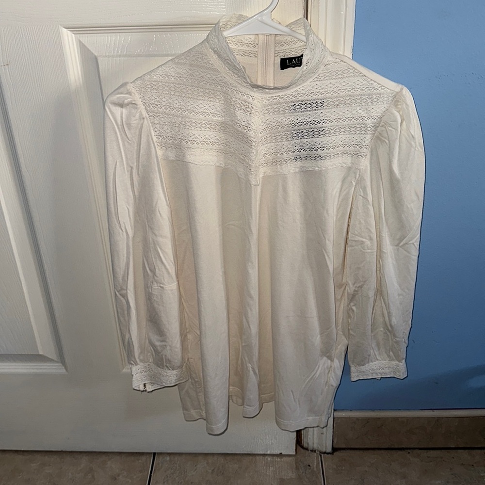 White dress shirt